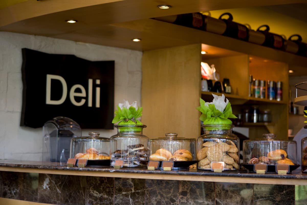 Costco Deli Associate (Duties, Job, Pay, Hours, FAQ'S)