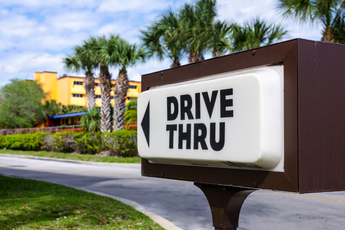 How Does ChickFilA’s DriveThru Work? (Time, Employees, Menu, Cars)