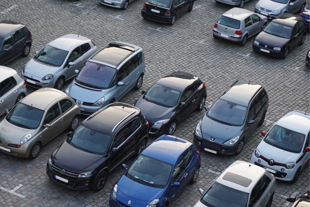 At Walmart Parking place Renault Grand Espace, Peugeot 307, Renault Clio and other brand cars were parked in front of the stoe.