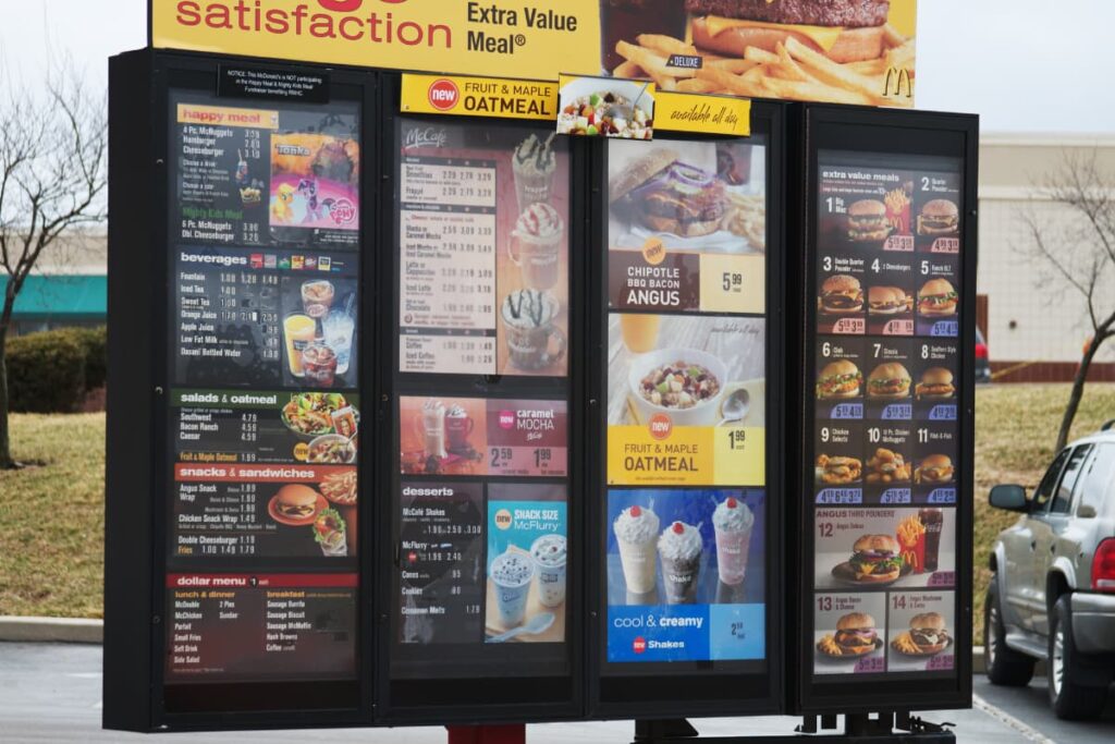 McDonald's vegetarian and vegan menu is available at all stores. Displays all menu List on the screen along with the prices and their images. 