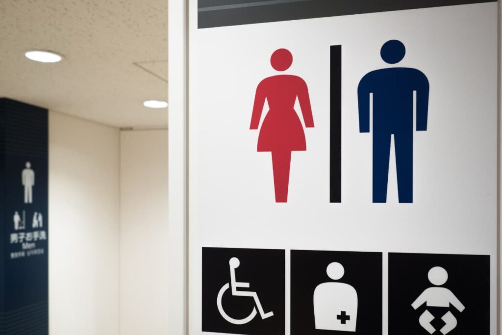 Starbucks Have Public Toilets for men, women and persons with disability. In this image, there is an image like men in blue color, women in red color, below there is a disability symbol, first aid symbol and the other is for children.