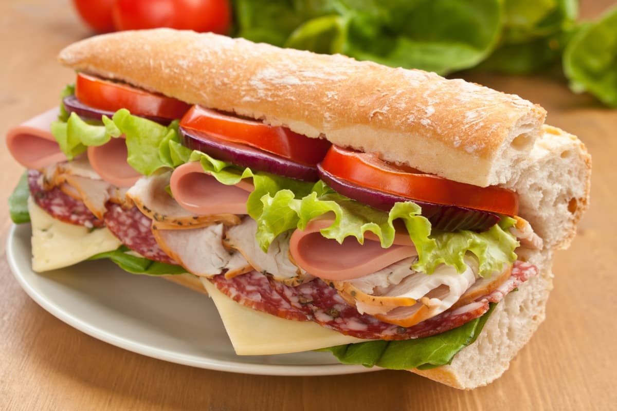 How Many Calories in a Subway Footlong? (Nutritional facts, Calorie