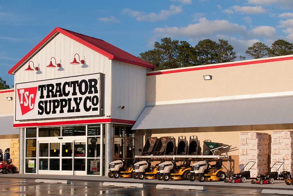 What Time Does Tractor Supply Open And Close?(Timings, Week Days, Weekends)