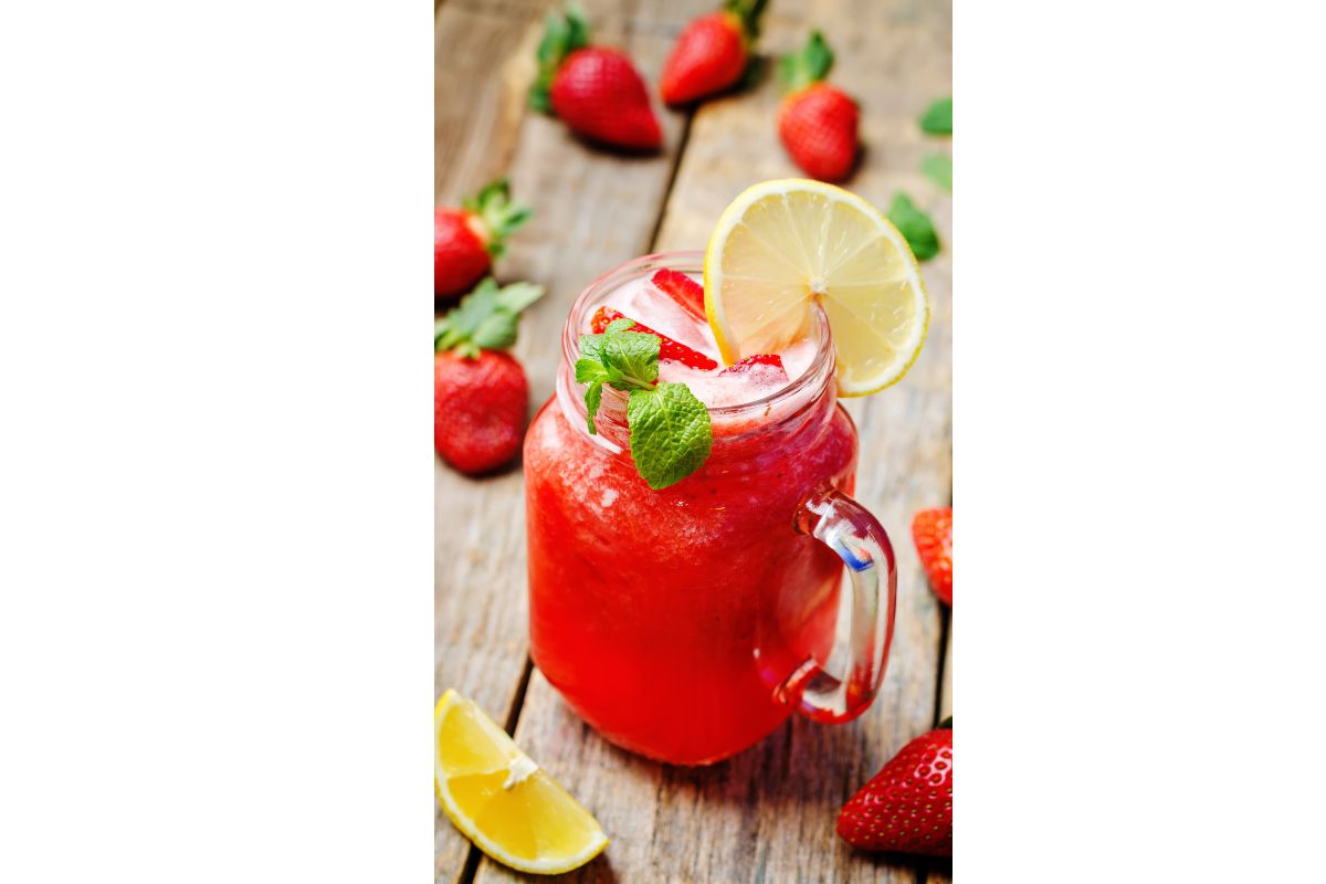 Does Starbucks Strawberry Acai Lemonade Have Caffeine? (Ingredients